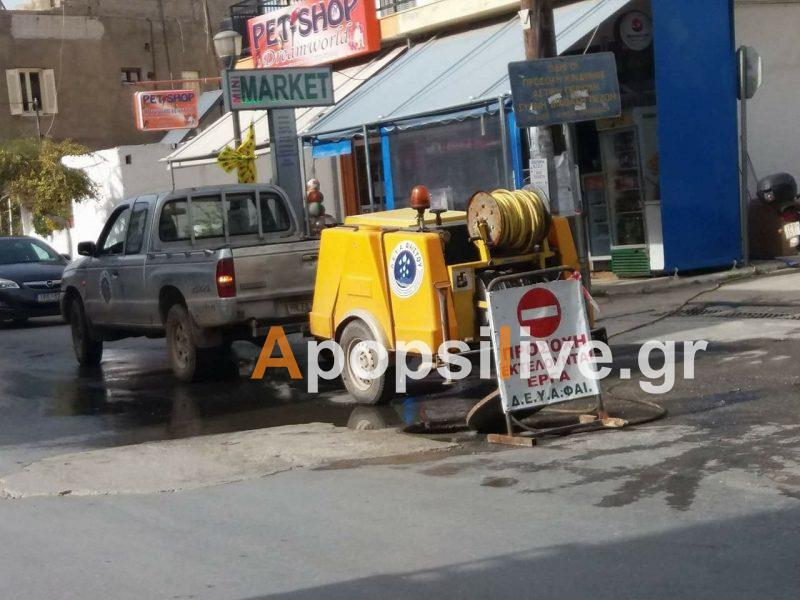 Γέμισε με λύματα ο κεντρικός δρόμος Τυμπακίου – Έντονη δυσοσμία