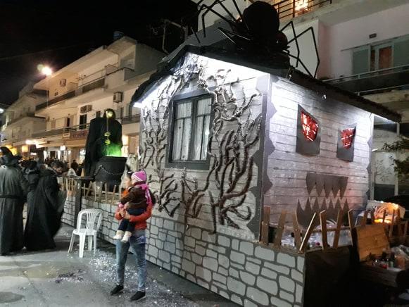 Κοσμοσυρροή αυτή την ώρα στο νυχτερινό καρναβάλι στο Τυμπάκι (φωτο)