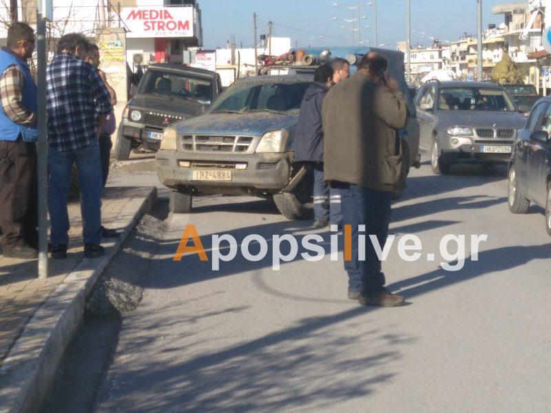 Τροχαίο ατύχημα στα Καπαριανά με υλικές ζημιές (φώτο)