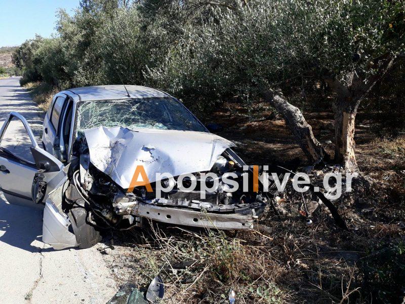 Αυτοκίνητο προσέκρουσε σε ελιά στο δρόμο Τυμπάκι- Μοίρες