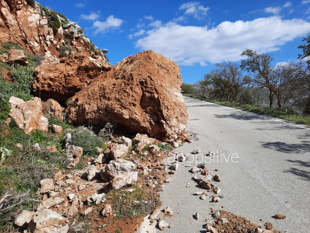 Αστερούσια: Κατολίσθηση τεράστιου βράχου στο οδόστρωμα!